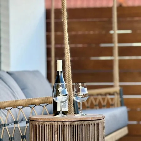 Hangout Apartment *